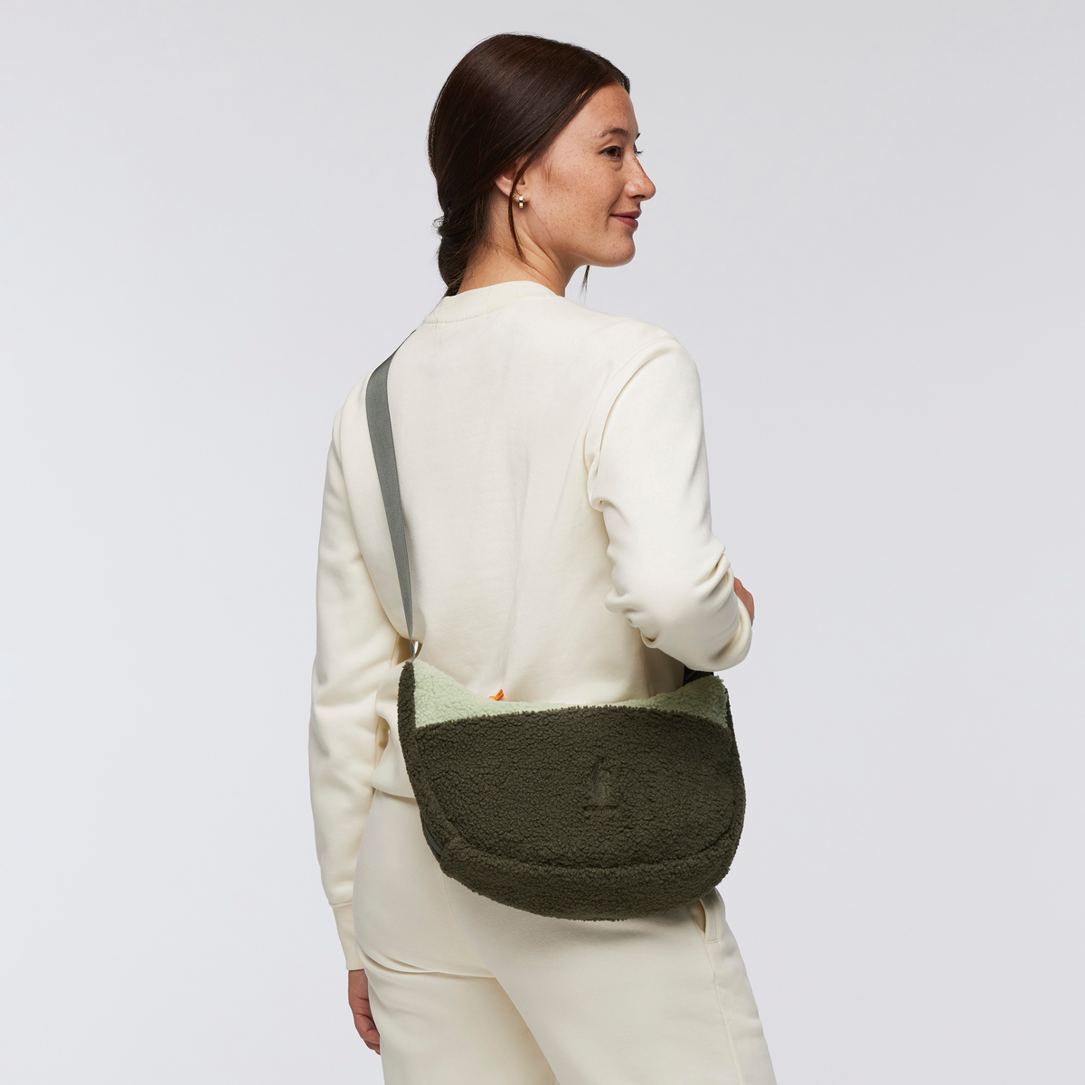 High Pile Fleece 6L Crescent Bag - Image 17
